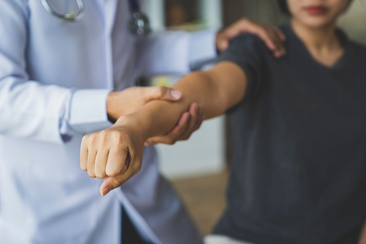 Double board-certified Rheumatology Specialist Dr. Susan Baker MD evaluating a patient's systemic inflammattion in Beverly Hills.